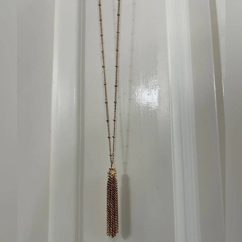 Vintage Gold Tone Tassel Necklace on a beautiful long chain. Statement piece! - Picture 6 of 6